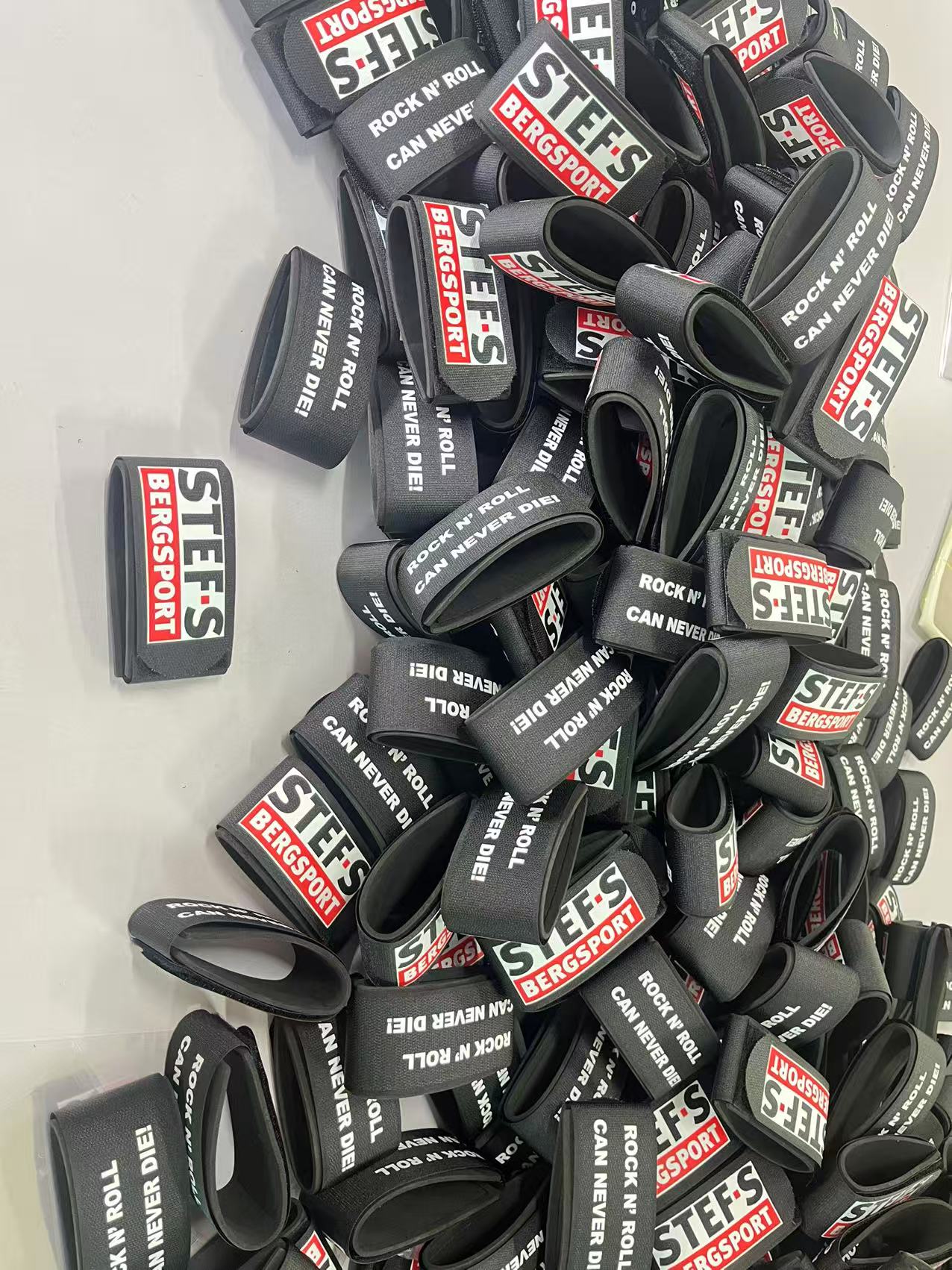 Custom Ski Straps | Personalized Velcro Ski Straps with Logo – CustomizedSkiStraps.com